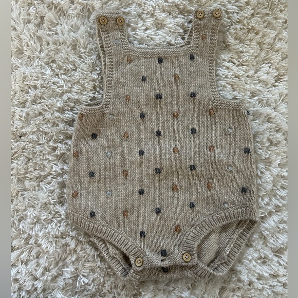 Zara Polka Dot Design onesie - Picture 1 of 2